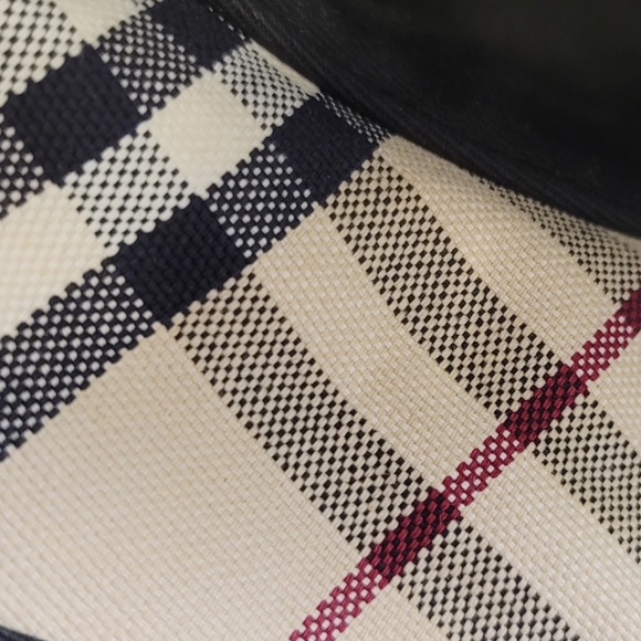 💋Burberry ONE OF A KIND Super Cute Bonnet Hat - Picture 7 of 9